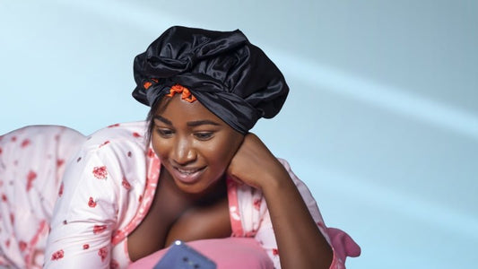 Comment Entretenir les Bonnets en Satin pour Cheveux Afro ? - Caribbean Curls